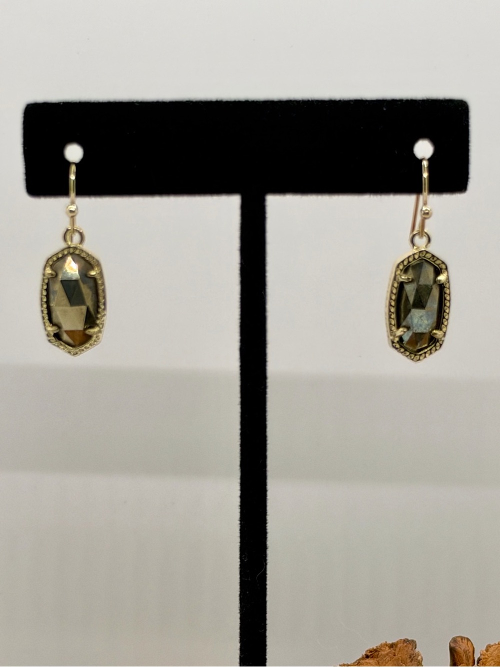HTF Kendra Scott Gold Lee in mirror rock stone